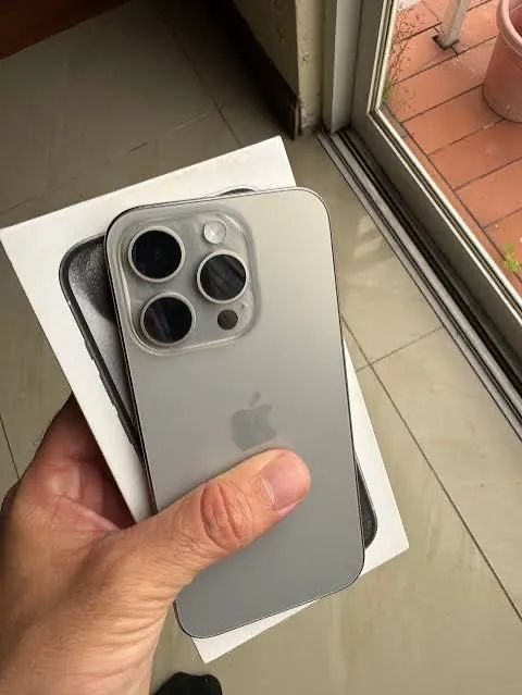 iPhone 15 pro 256gb 85% - Foto 2