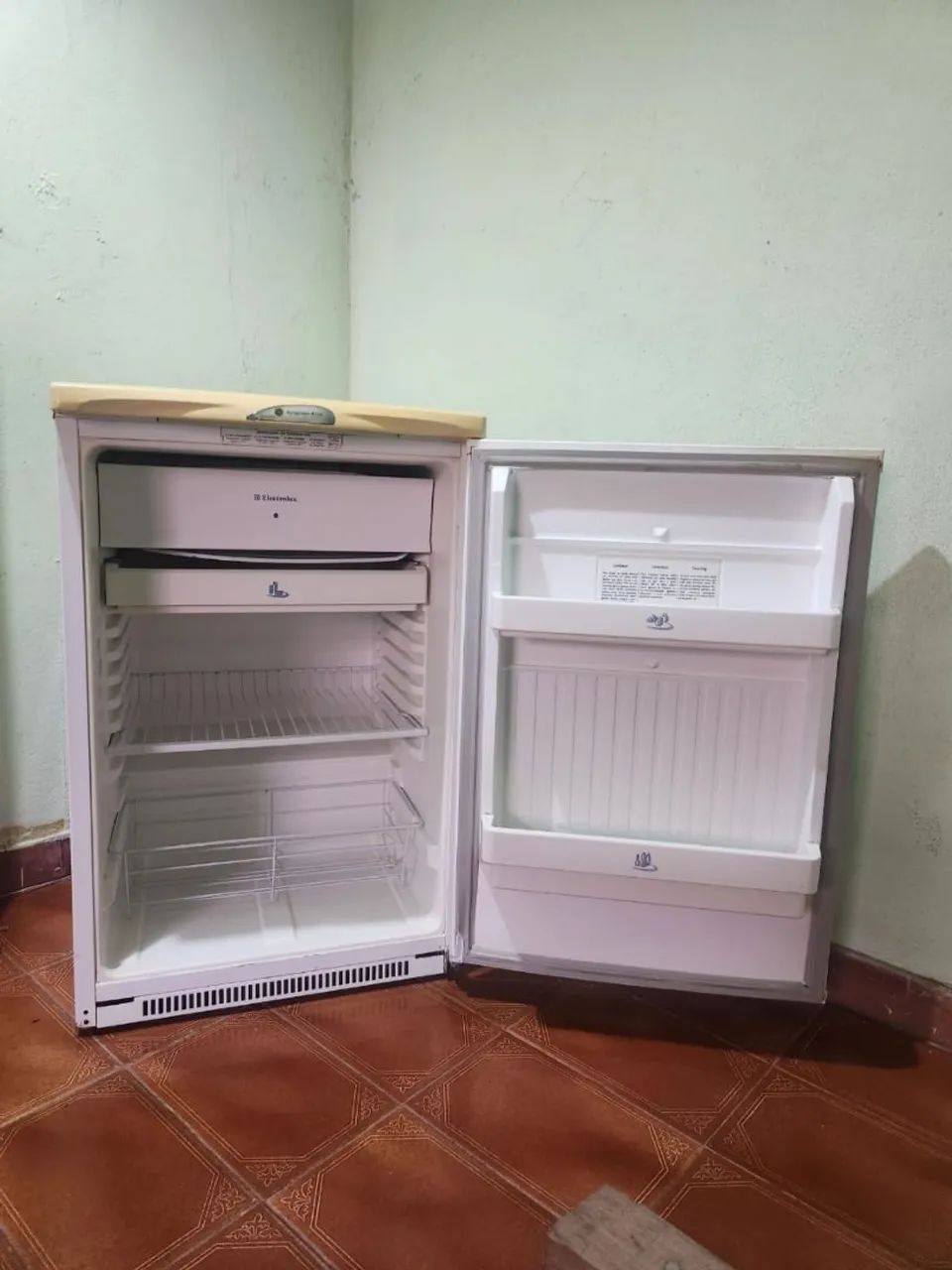 Frigobar eletrolux 
