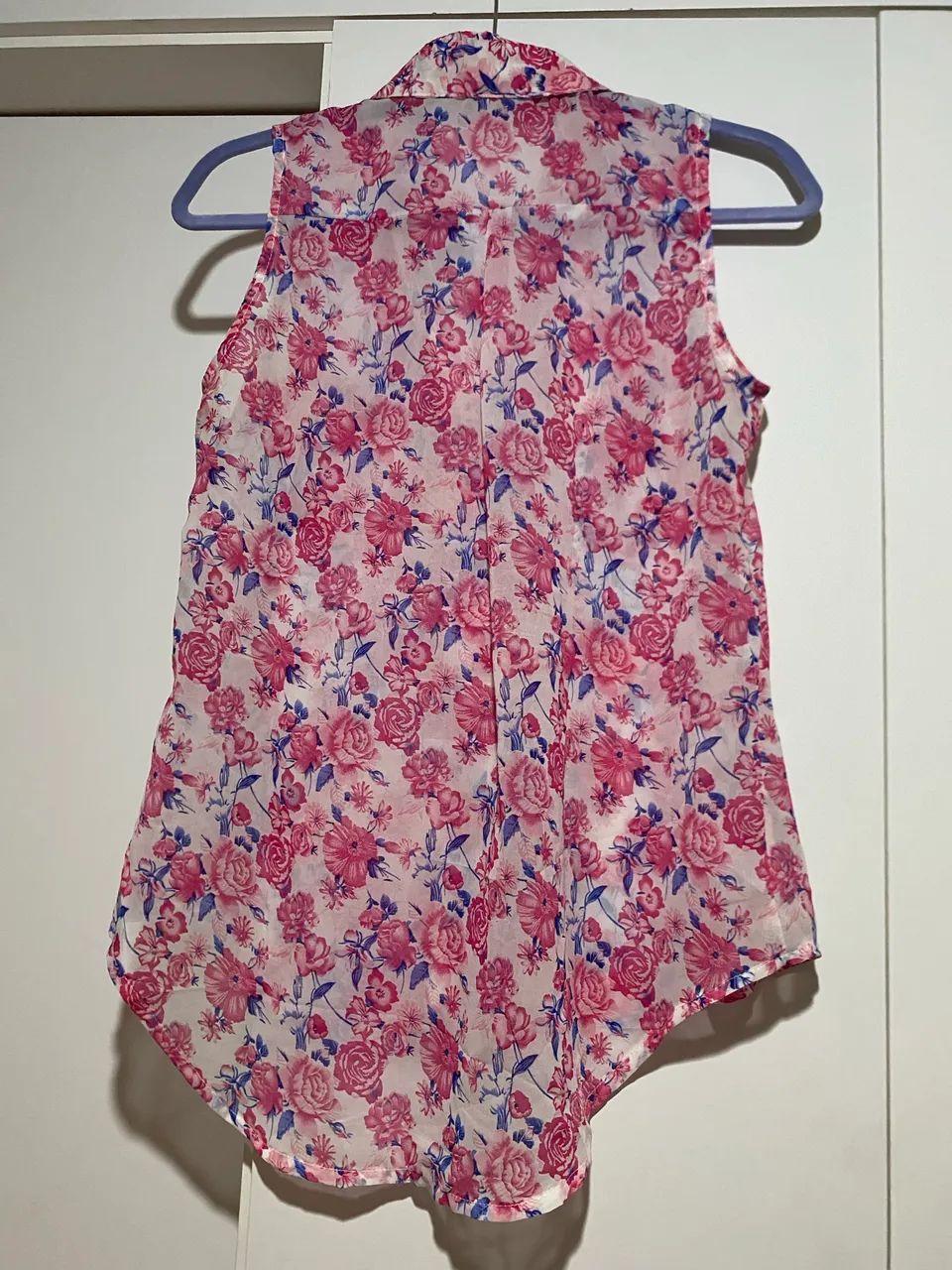 Blusa estampada em tecido leve com transparência  - Foto 2