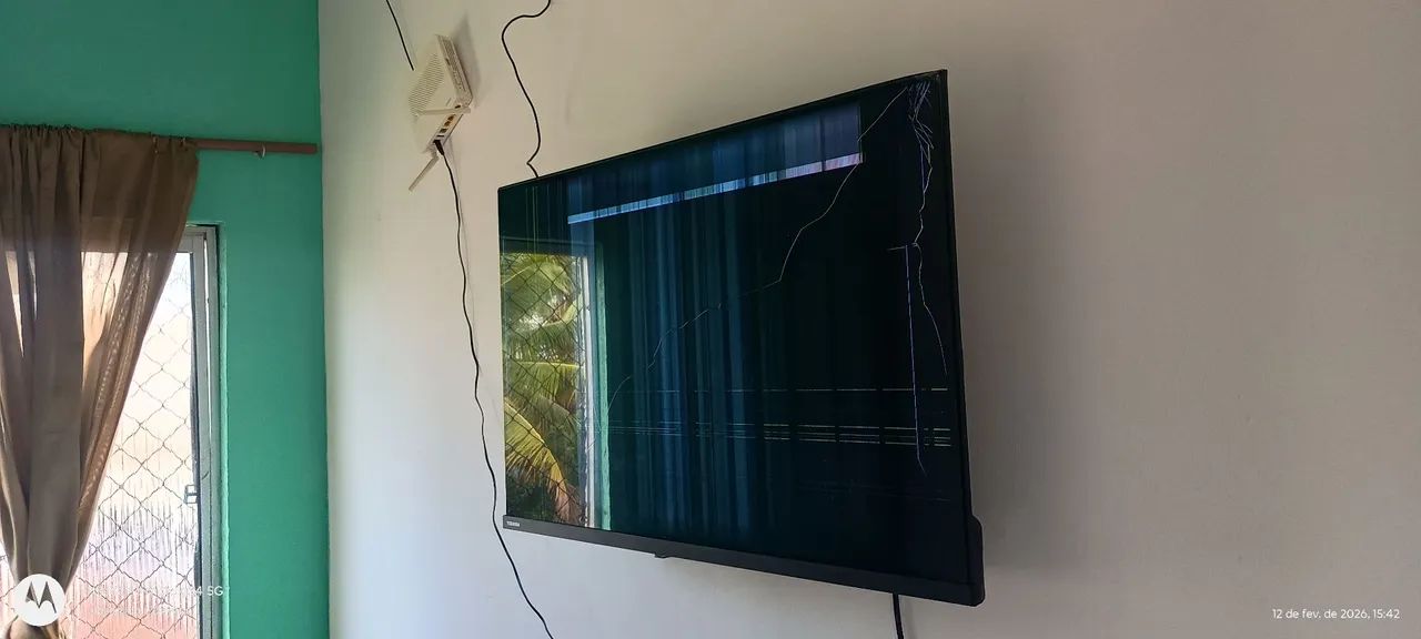 Vende-se tv Toshiba esmart 32 polegadas 