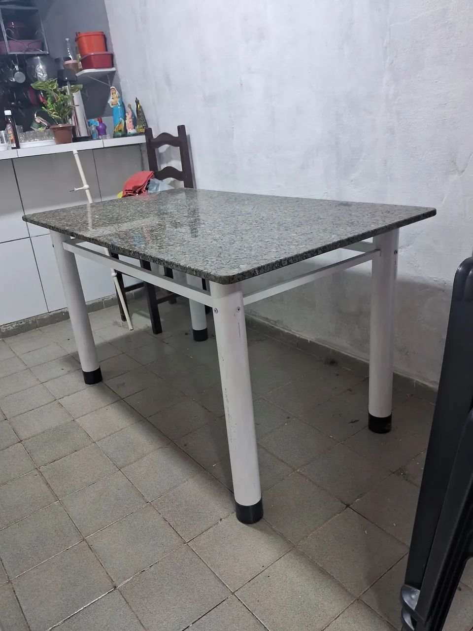 Mesa de mármore com 4 cadeiras  - Foto 2