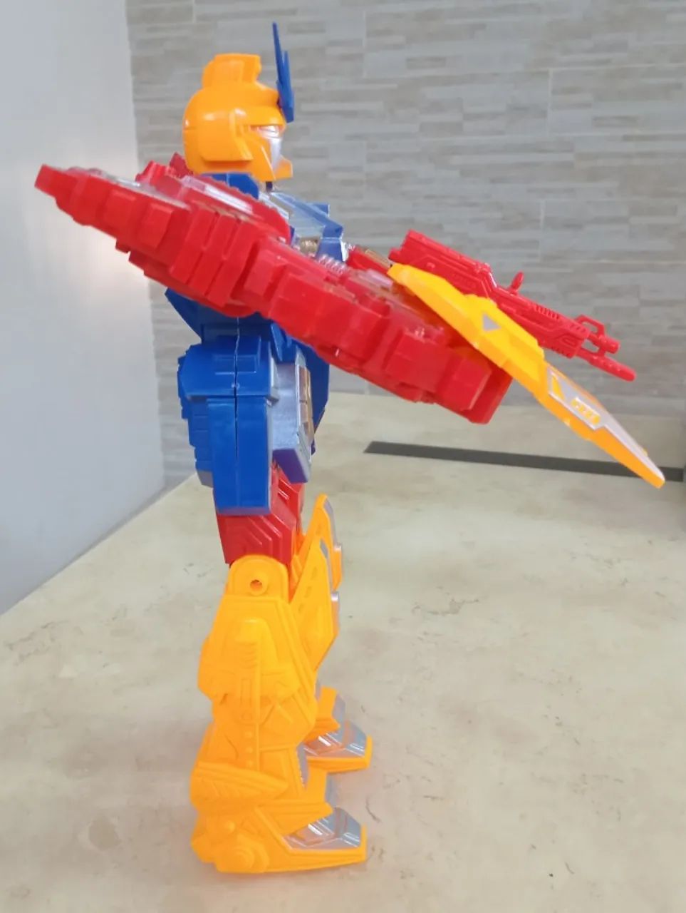 Boneco em plástico estilo transformer Desapego - Foto 4