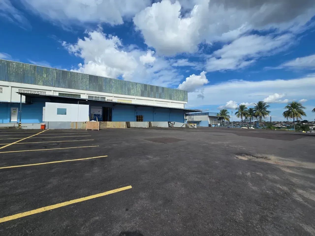 Alugo galpão com 3.300m2 em terreno de 15.000m2. Doca e +- 2.500m2 de Armazenagem. Compens - Foto 4