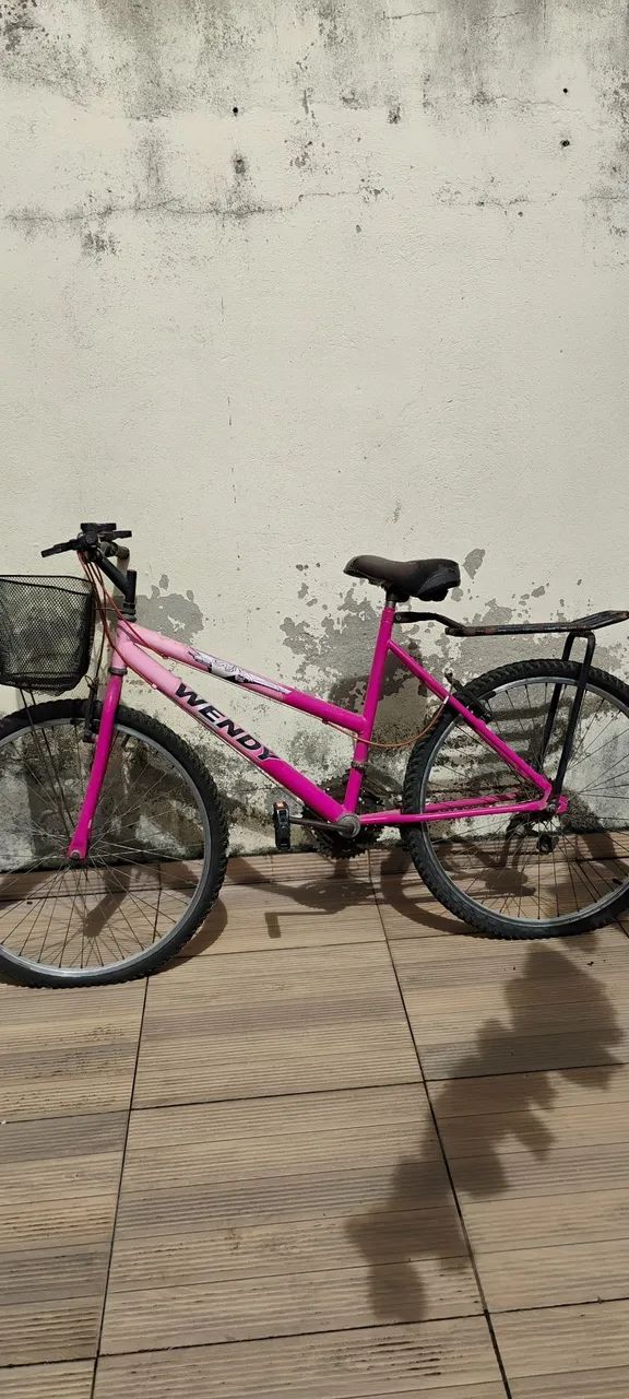 Vende-se duas bicicletas femininas. 