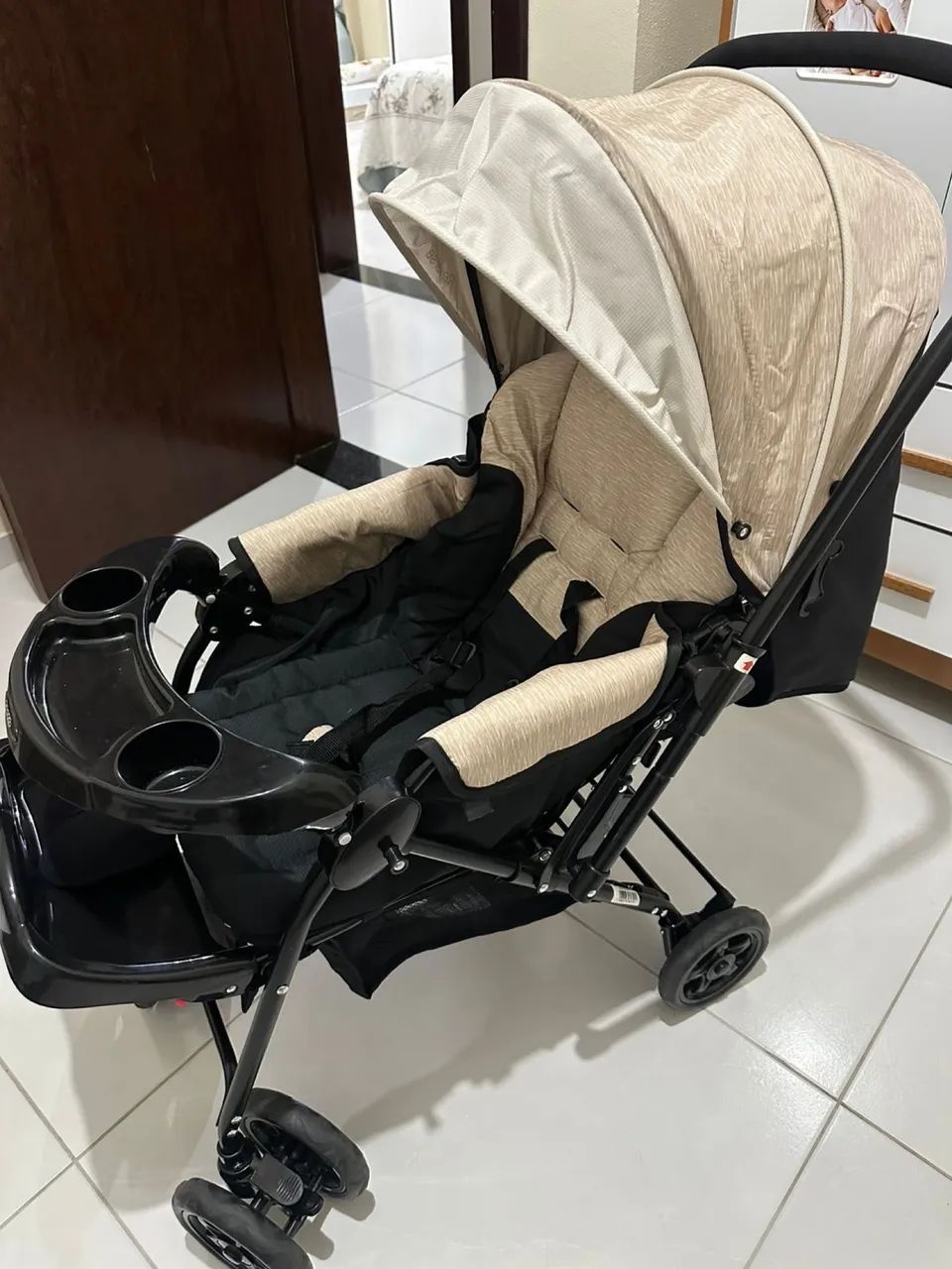 Carrinho de bebê semi-novo 