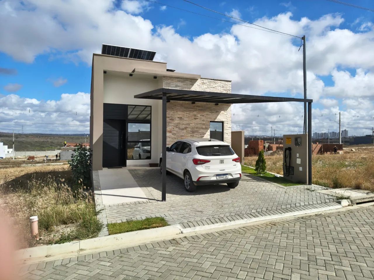 Alugo casa em condomínio com projetados e energia solar todas as despesas inclusas