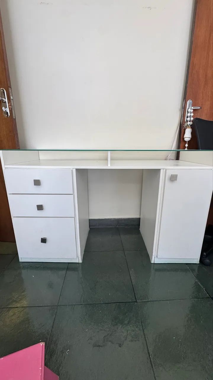 Escrivaninha MDF com tampo de vidro 