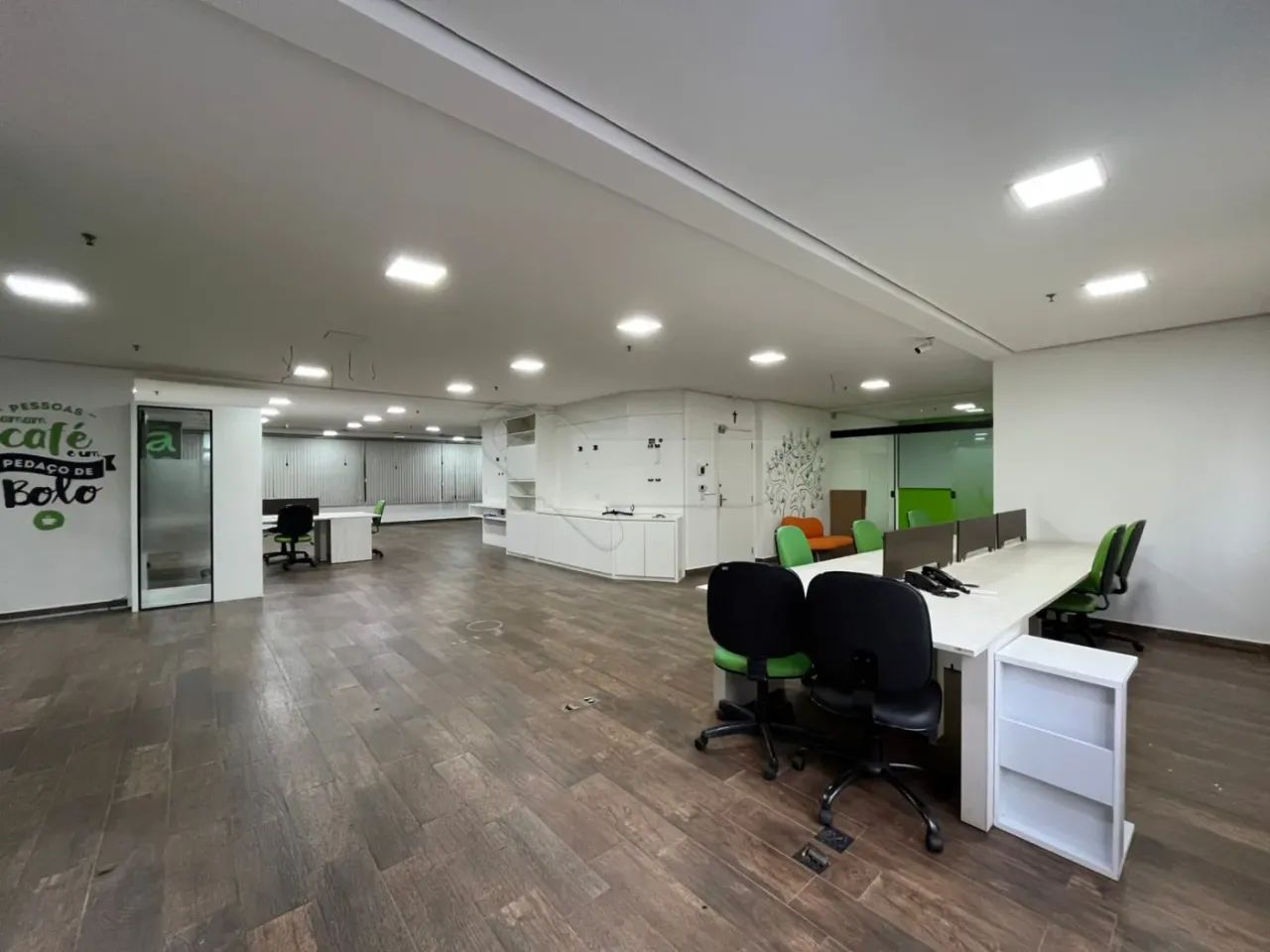 Loja/SobreLoja Comercial com 05 Banheiros, Climatizada localizada no Centro - Limeira/SP - Foto 2