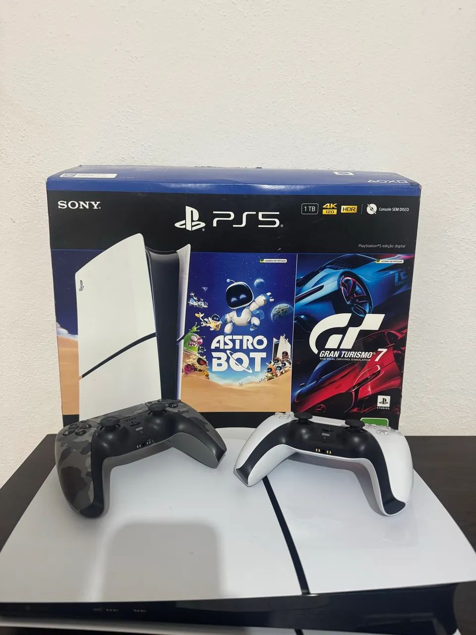 PS5 1TB 2 manetes na garantia + jogos | Troco por iPhone 17 Pro