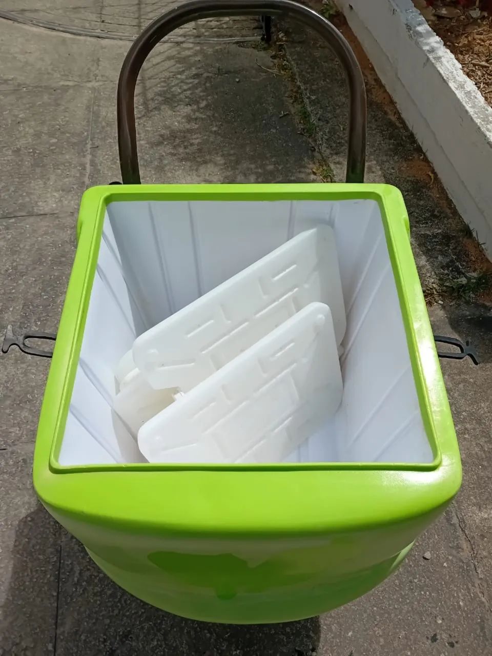 Vendo carrinho de picolé bem conservado  - Foto 4