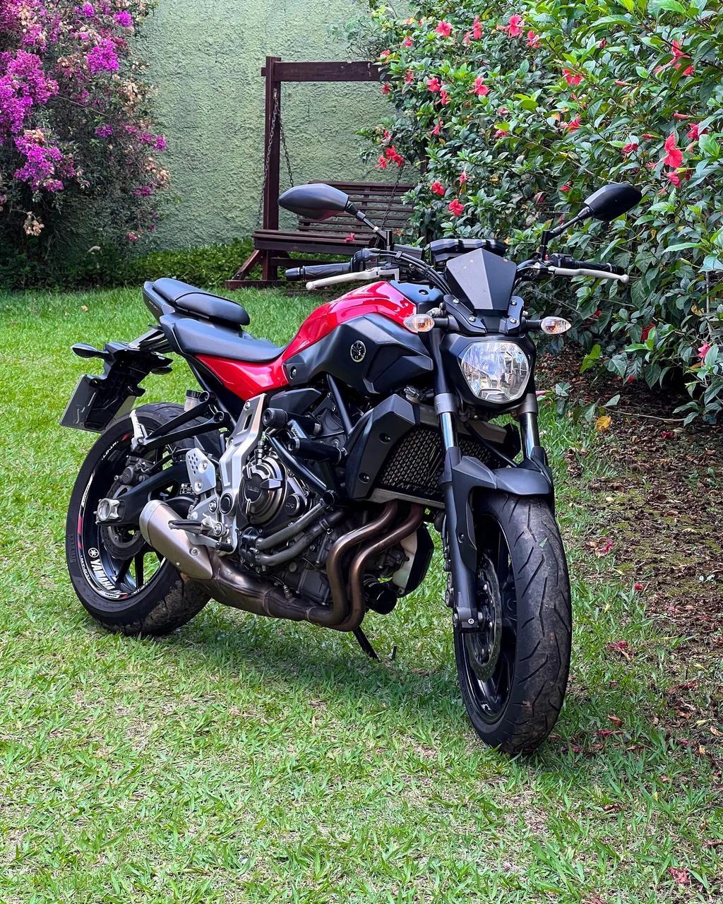 MT 07 Vermelha