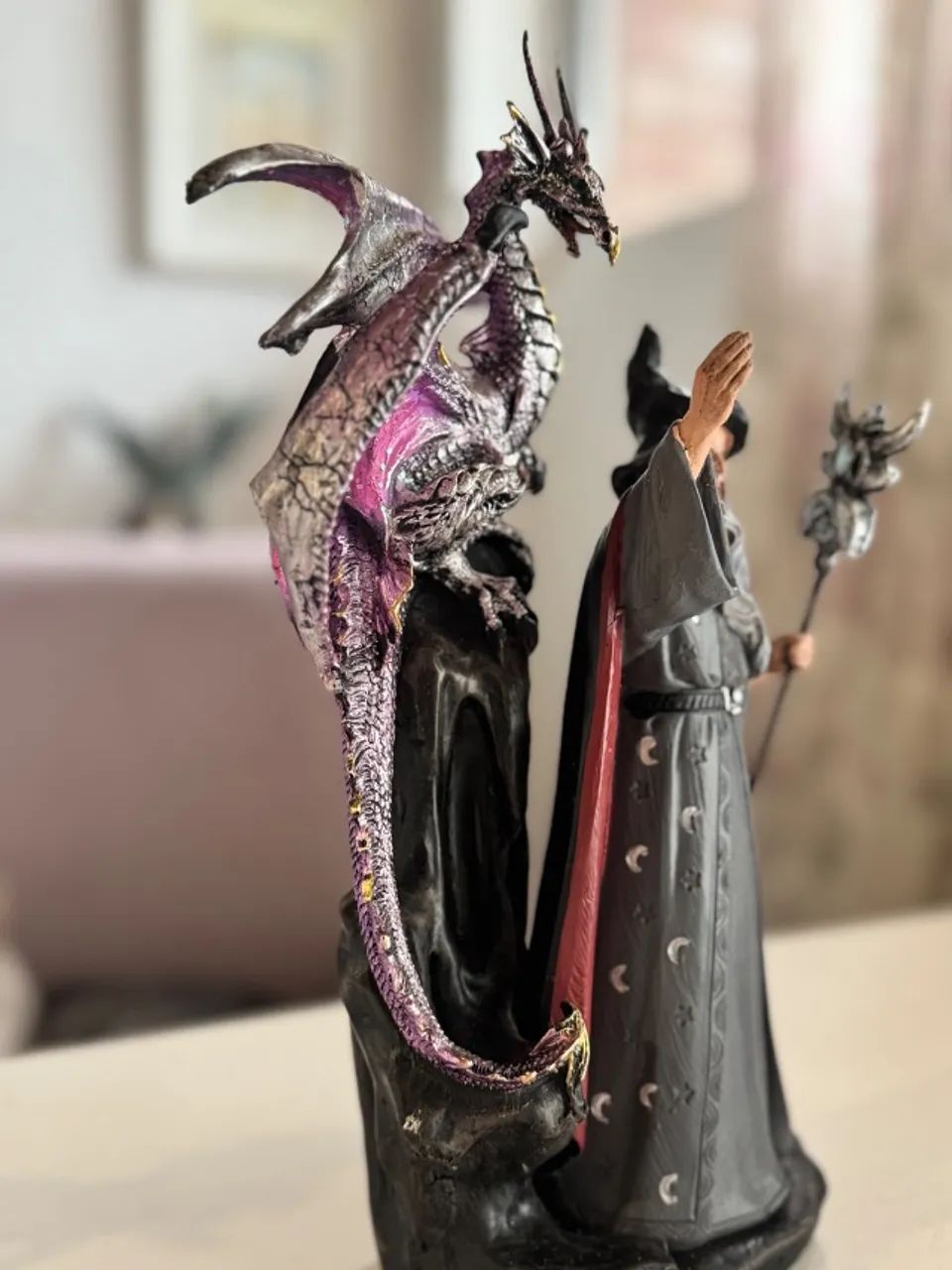 Estátua Mago Merlin com Dragão  - Foto 4