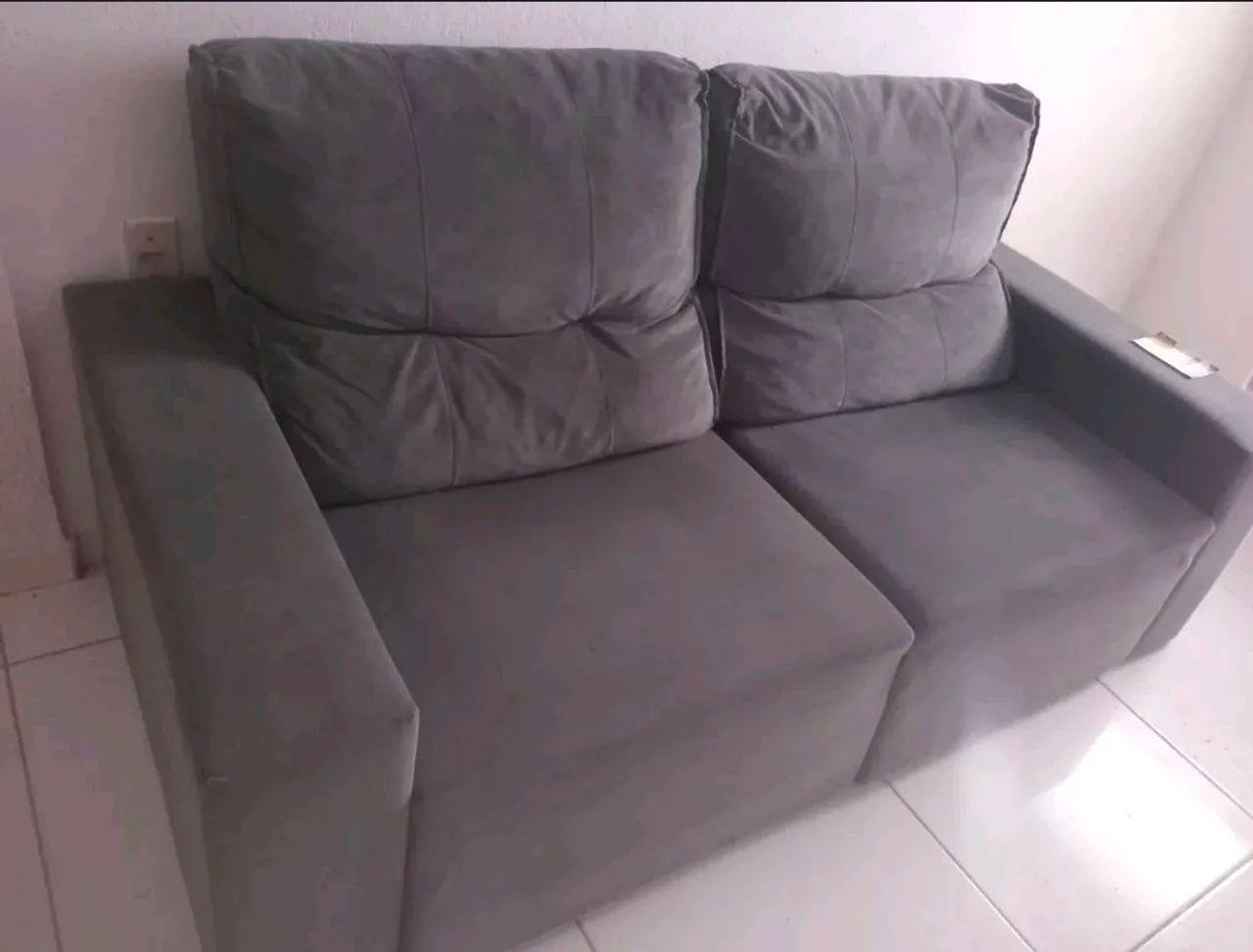 Sofá retrátil cinza