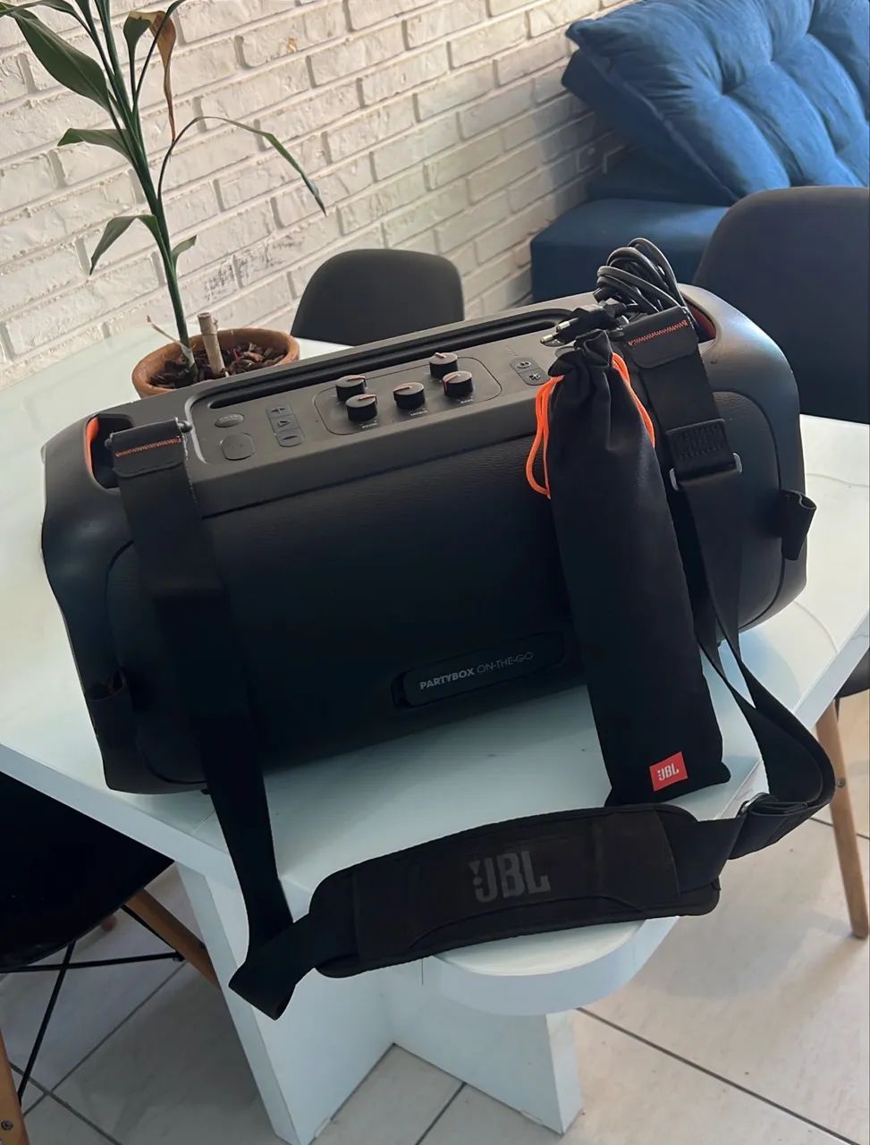 JBL PartyBox ON THE GO