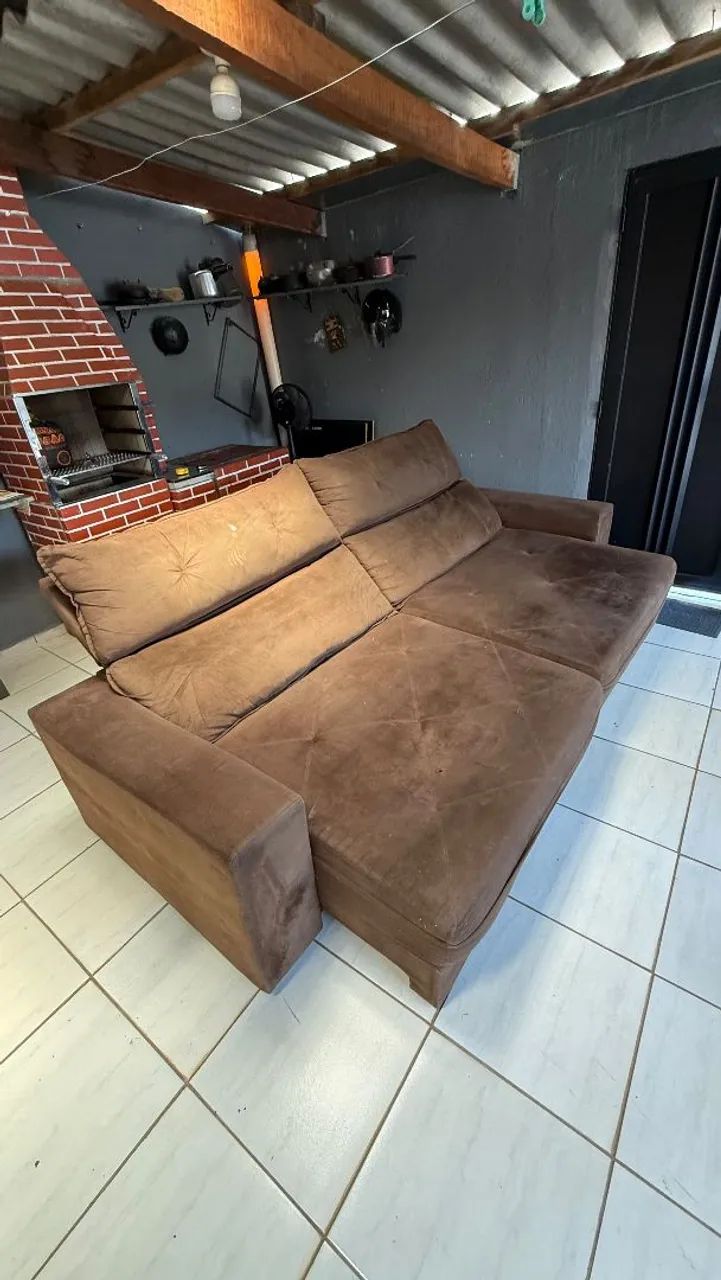 SOFÁ RETRÁTIL E RECLINÁVEL - MARROM GRANDE ENTREGO NESSE PREÇO SOFA BOM E GRANDE  - Foto 3