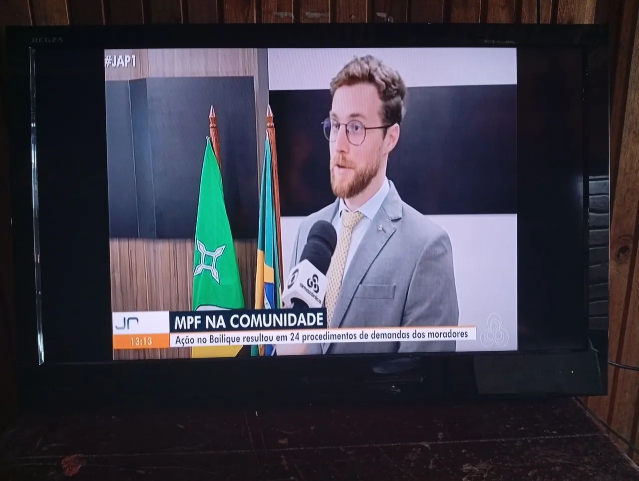Tv 40 polegadas, acompanha o conversor digital 