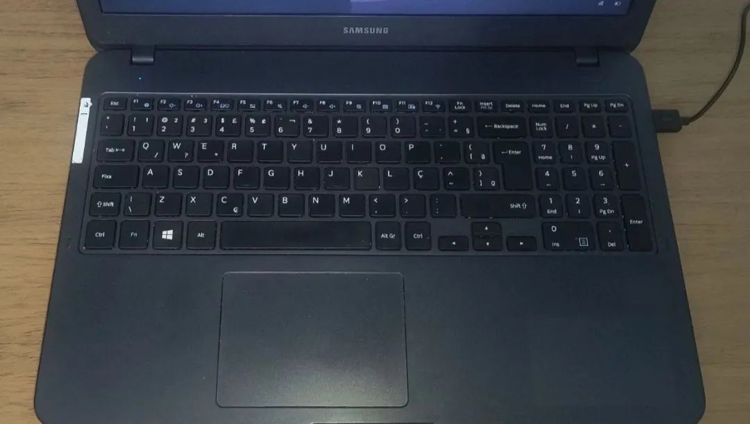 Notebook Samsung Essentials E20 usado  - Foto 2