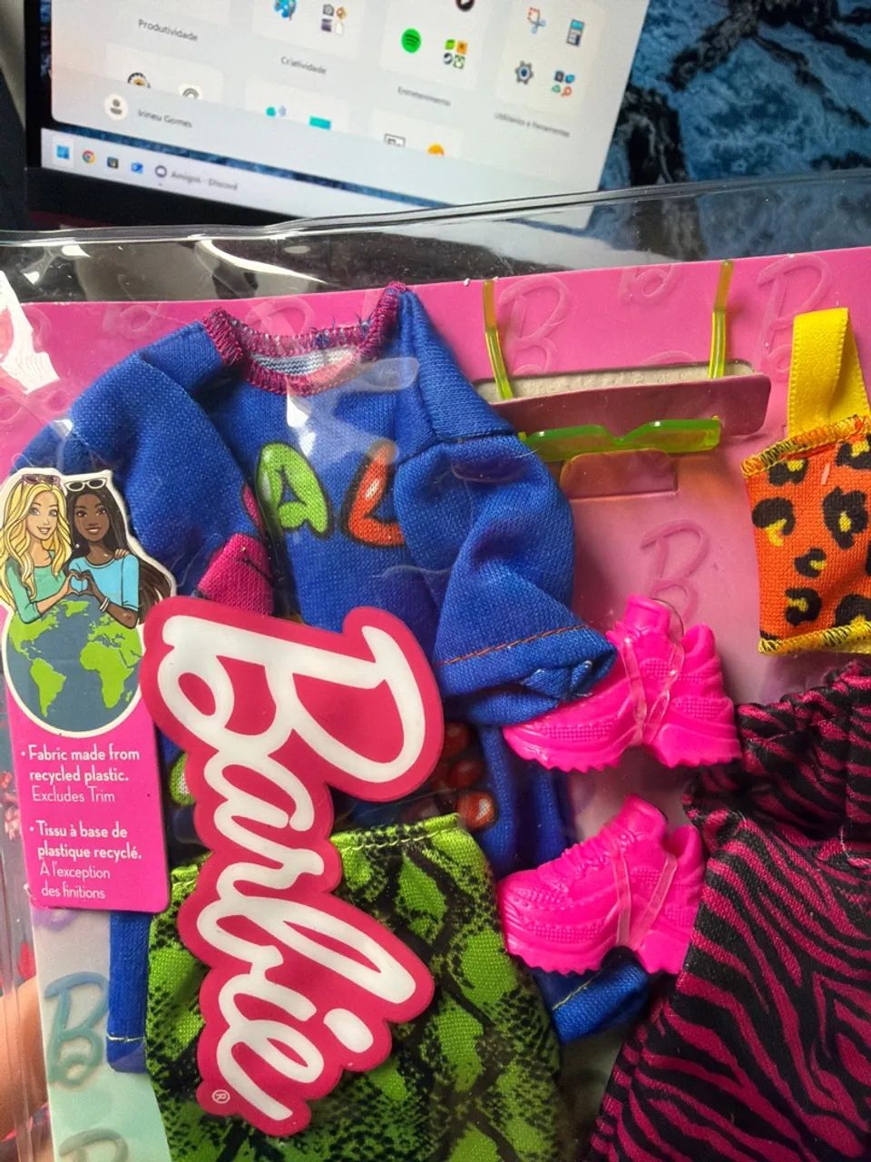 Boneca Barbie roupas lacrado  - Foto 2