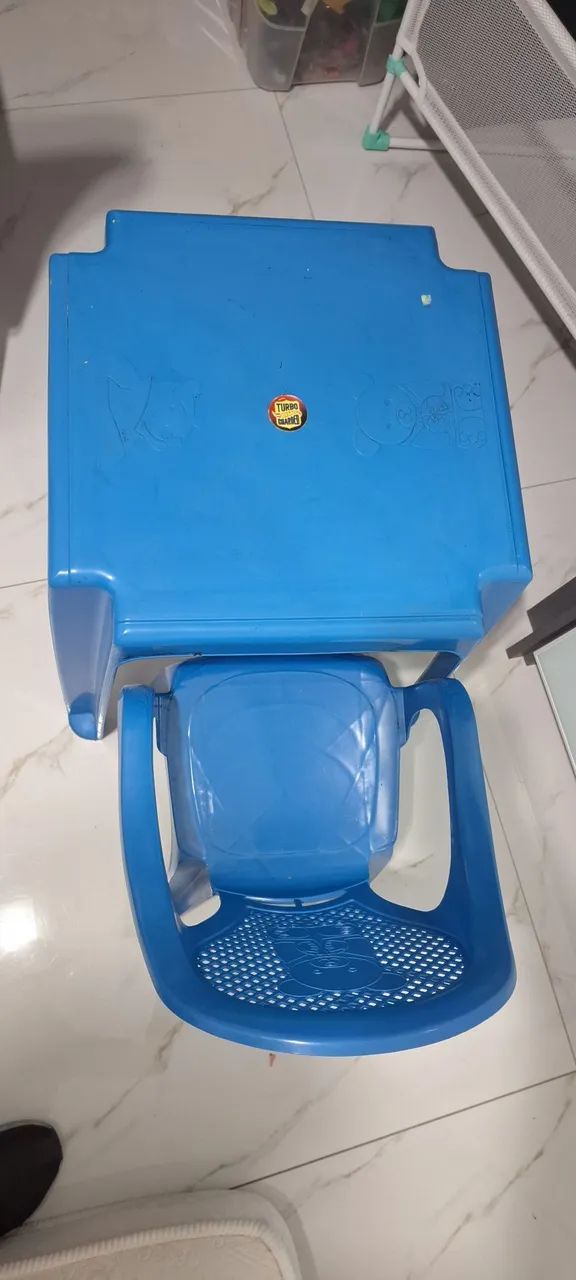 Mesa com cadeira infantil