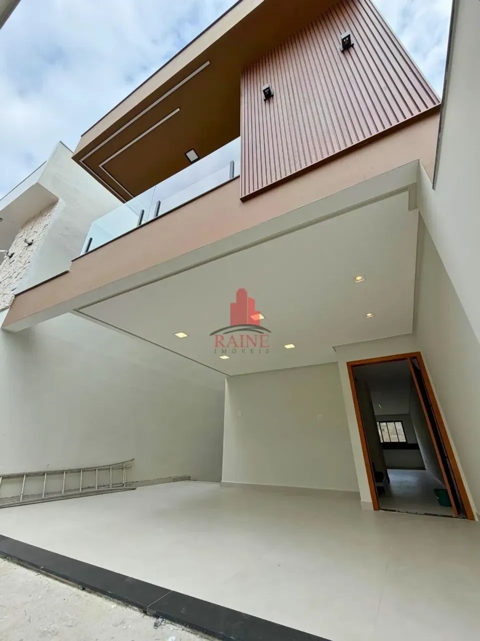 CASA TRIPLEX NO VALE DOS CRISTAIS - Foto 2