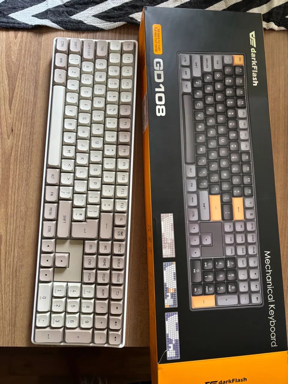 Teclado mecânico e mouse gamer
