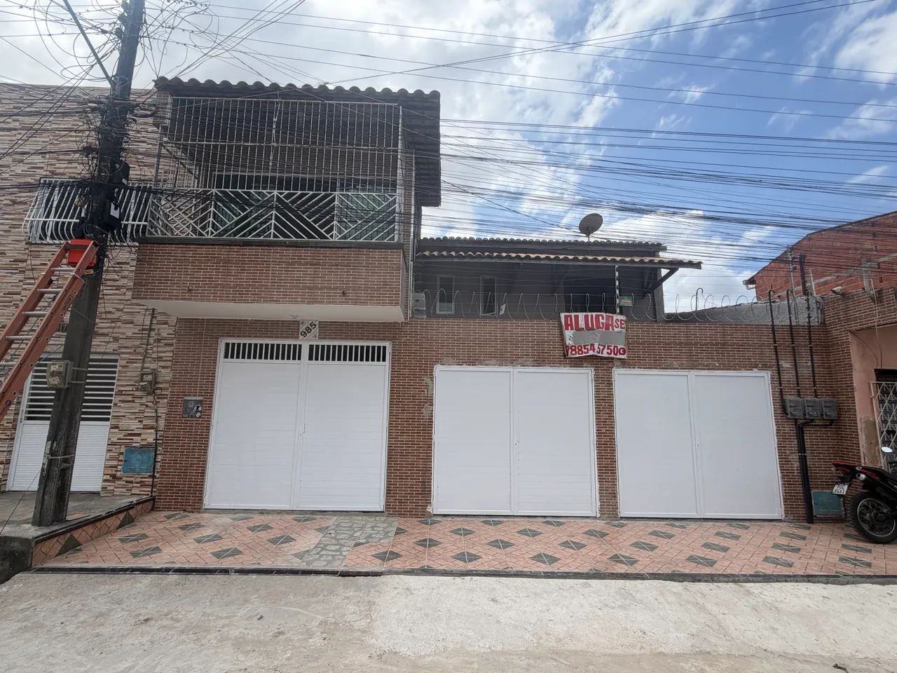 Aluga-se casa com garagem , $ 1.000 reais  2 quartos ,sala em L ,cozinha  - Foto 2