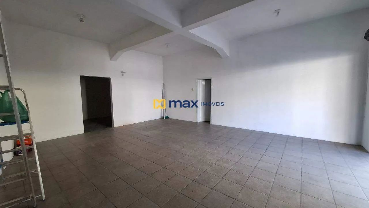 Loja comercial térrea com aproximadamente 75 m². Bairro: Centro, Itajaí. - Foto 3