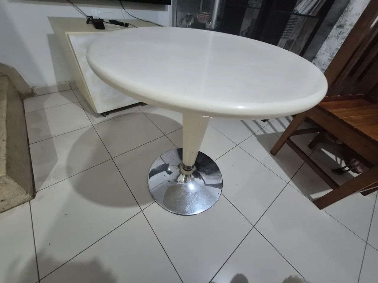 Mesa pequena de plástico 
