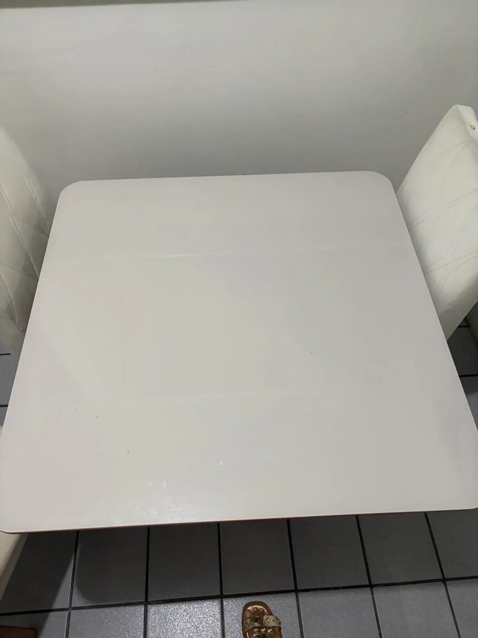 Mesa de jantar com quatro cadeiras - Foto 3