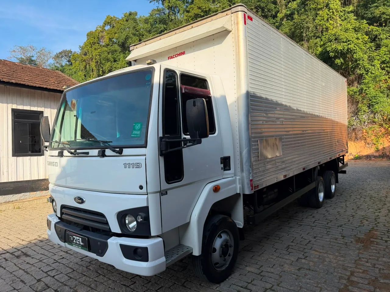 FORD CARGO 1119 TRUCK BAÚ 7,2M