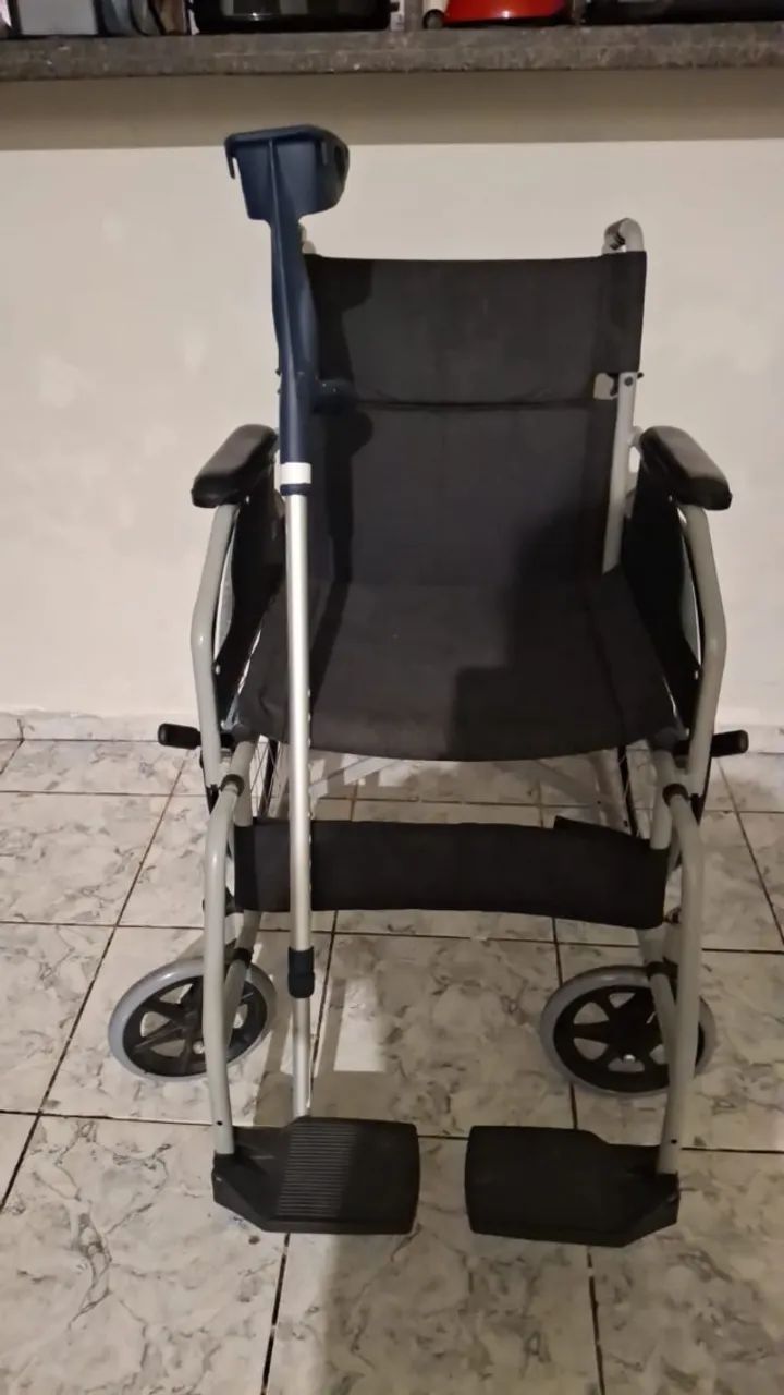Cadeira de rodas e amoleta  - Foto 2