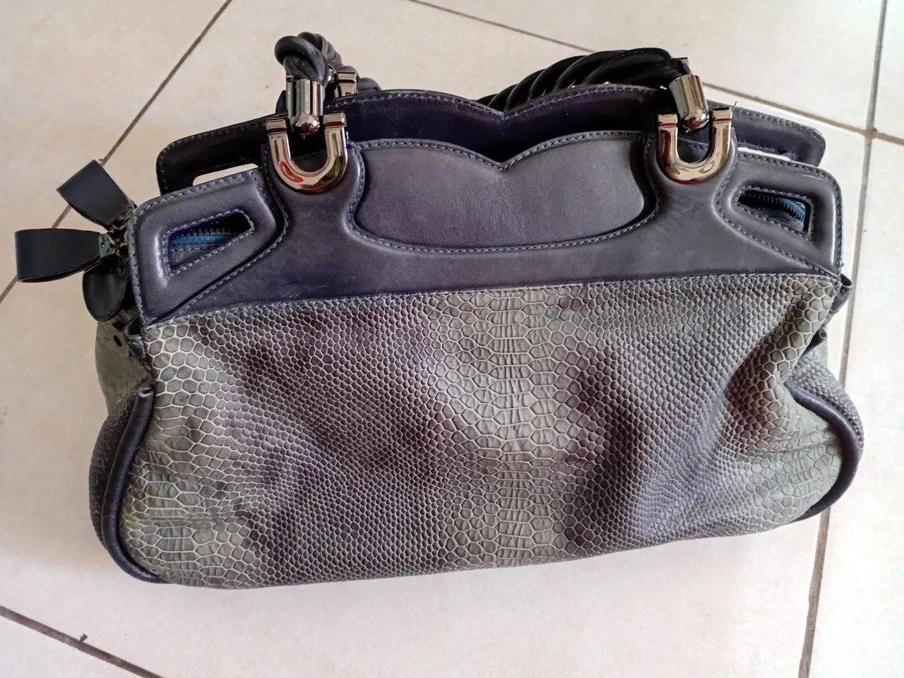 Bolsa couro  muito bem conservada  - Foto 4