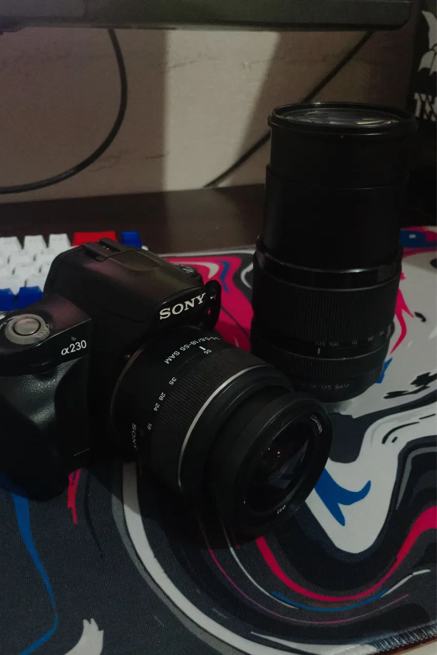 Câmera Sony Alpha a230 DSLR