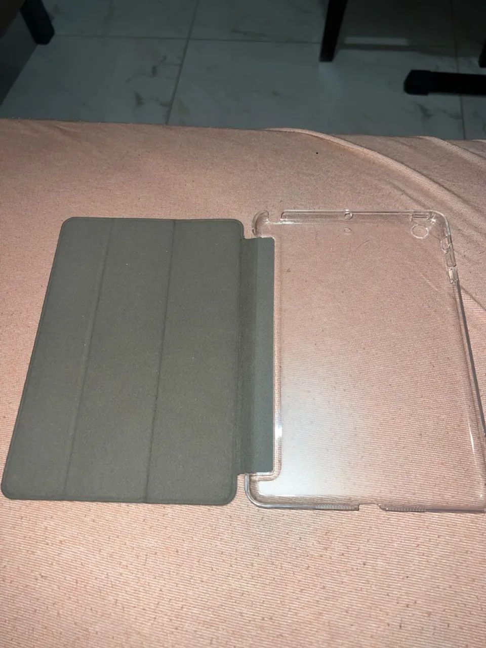 iPad mini 2 com capinha e carregador  - Foto 5