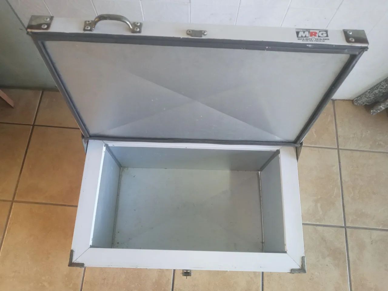 Caixa termica MRG 50lts para barcos  - Foto 4