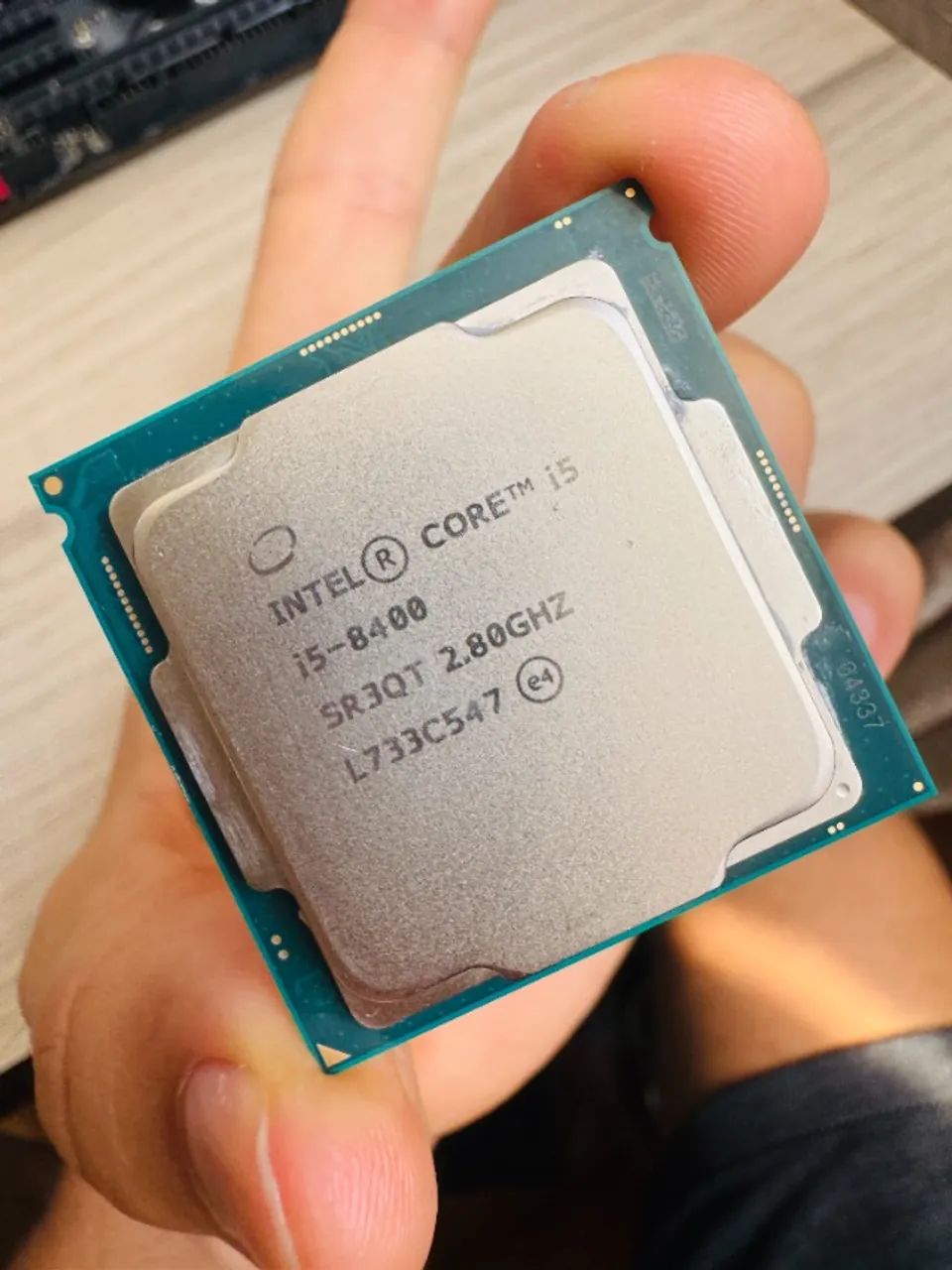 Intel i5 8400 2.8 GHz 6 núcleos e 6 threads