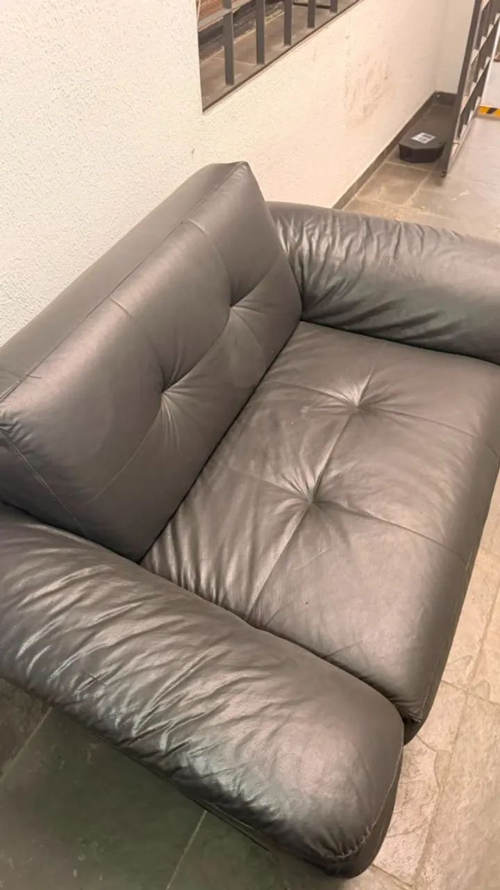 Sofá 2 Lugares Preto - Confortável e Conservado - Foto 2