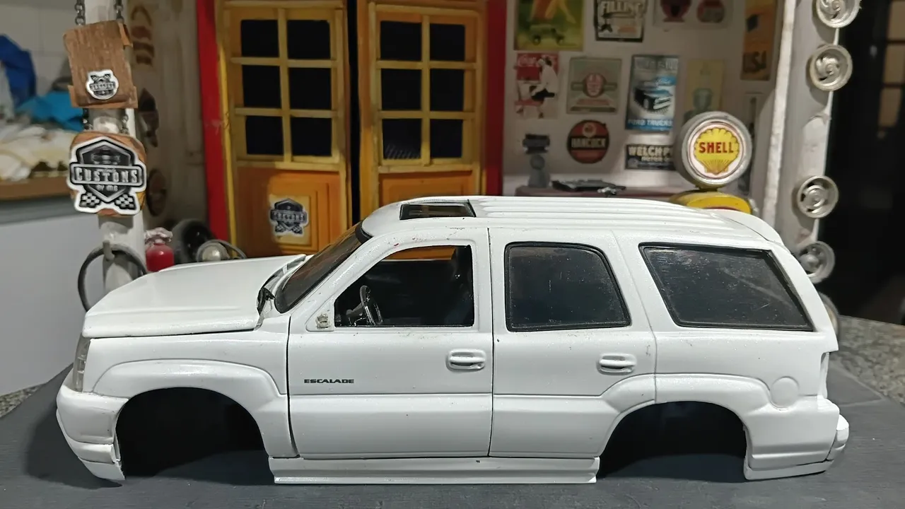 Miniatura Chevrolet Suburban 1993 Sunnyside 1/24 - Hobbies e