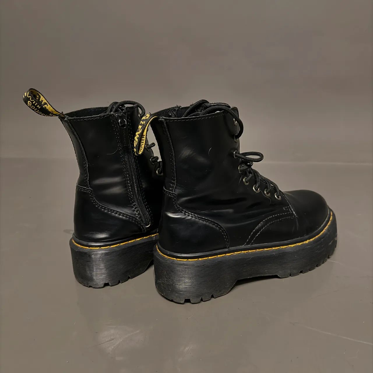 Bota Dr Martens Preta 39/40 - Foto 2