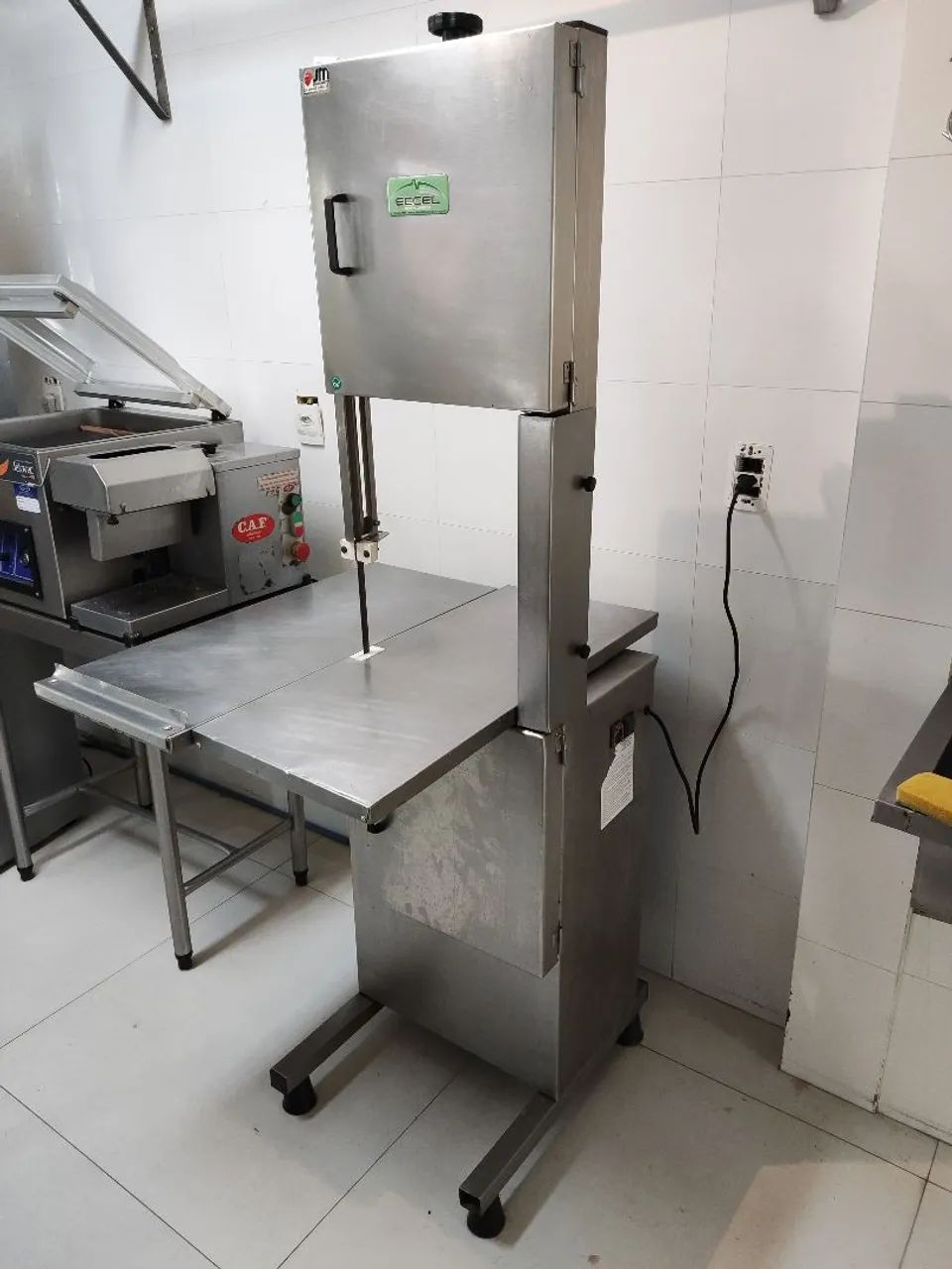 Serra Fita Eccel para Açougue - Usado