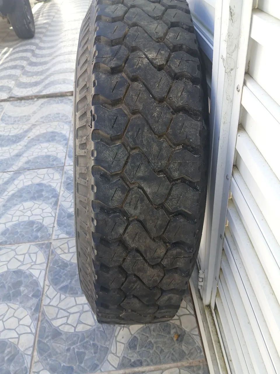 Pneu 7.50/ 16  - Foto 3