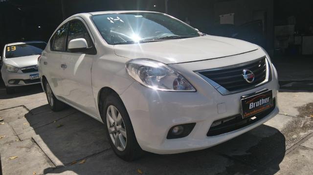 Nissan Versa SL 1.6 Manual 2014 - Foto 2