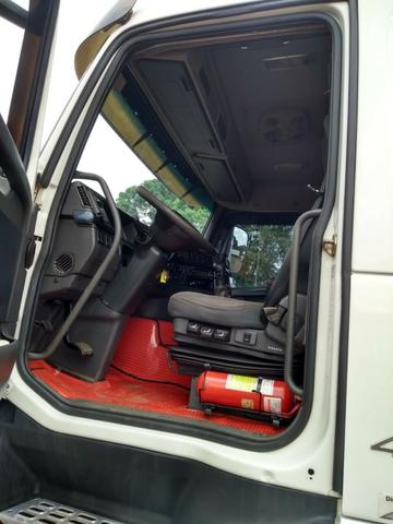Caminhao volvo fh 440 6x2 teto baixo manual ano 2010 - Foto 4