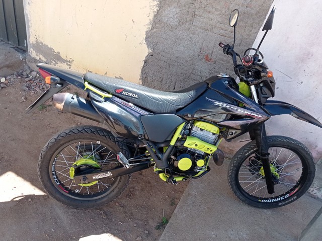 VENDO UMA TORNADO ANO 2004 EM DIAS MOTO TODA REVISADA TODA OK