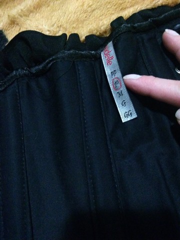 Corselet Modelle com 12 barbatanas de aço, zíper frontal e babados - Foto 5