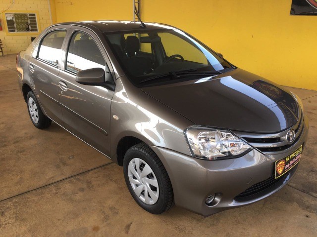 TOYOTA ETIOS X 1.5 FLEX 2017