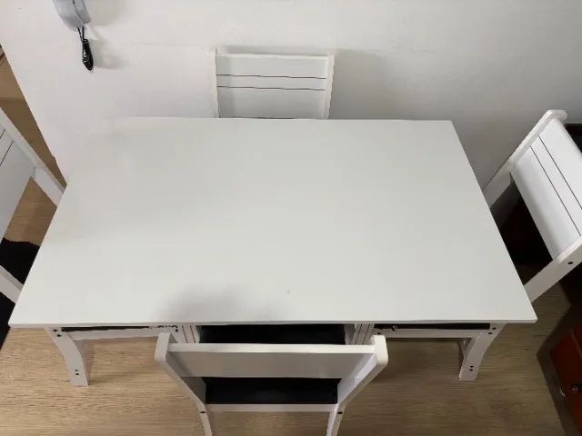 Mesa de jantar branca com 4 cadeiras 200$