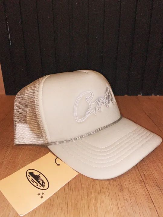 Boné corteiz trucker off white 