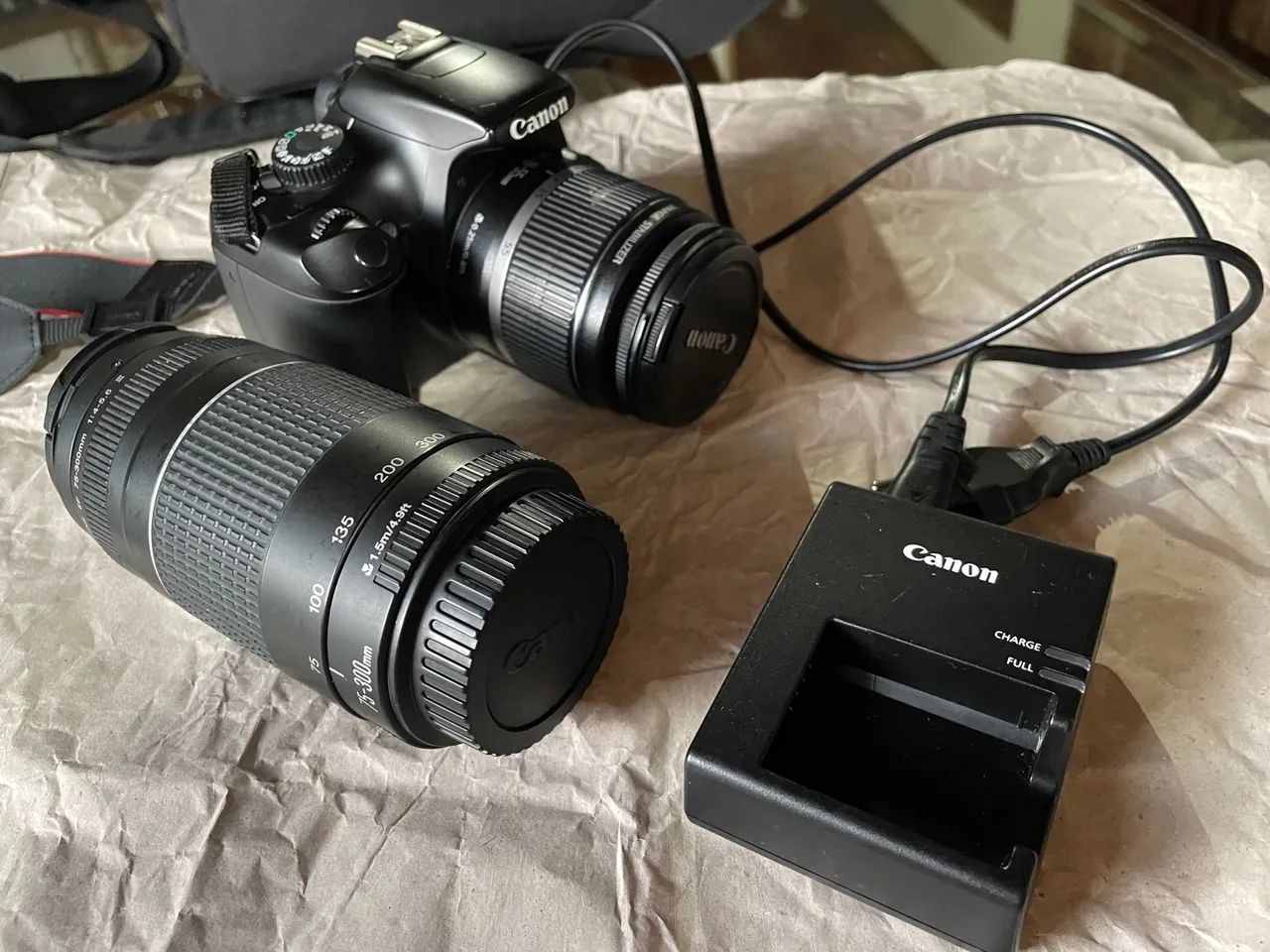 Câmera Canon Rebel T3com Lente 18-55mm e Lente 75-300mm