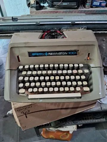 Maquina de datilografia antiga. - Foto 2